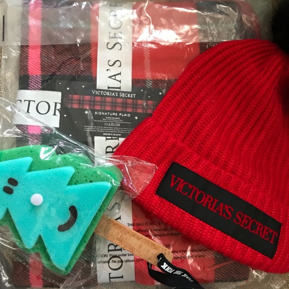 Victoria's Secret Accessories - Victoria secret Christmas set